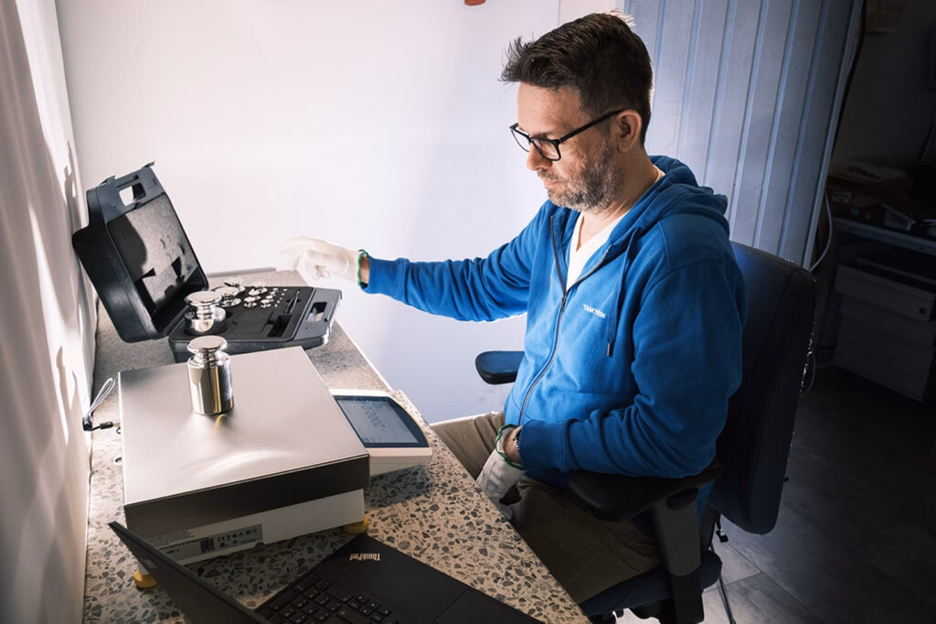 Calibration des balances par un expert de Tamtron.